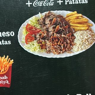 Plato kebab con arróz