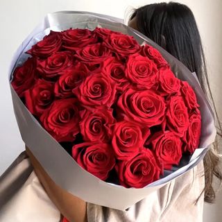 25 червоних троянд