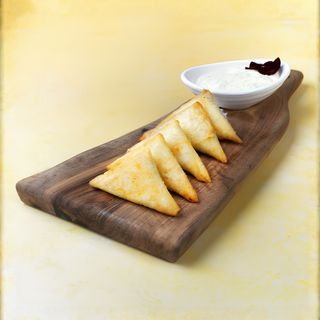 Hrskave trouglaste pitice sa mesom