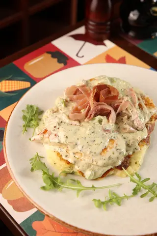 Piletina u pesto sosu s tikvicama i pršutom