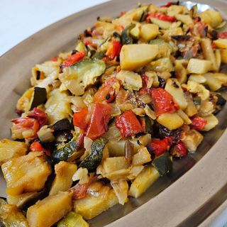 Ración De Asado De Verduras Con Patatas