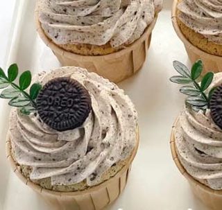 Cupcake con panna con crema Oreo - 1 pezzo