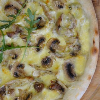 Pizza piletina i pečurke