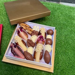 Boîte moyenne dattes prestige et bonbons chocolat 