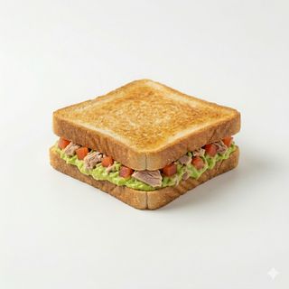 Sándwich De Crema De Aguacate Atún Y Tomate