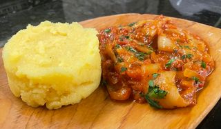 Tocănița de ardei cu mamaliguta