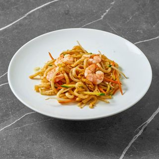 Yaki udon con gamberi