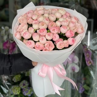 Букет з піоновидних троянд «Мендсфілд»