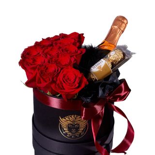 Cutie mica neagra cu 7 trandafiri roșii, prosecco și ciocolata
