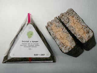 Онігірі з тунцем (130g)
