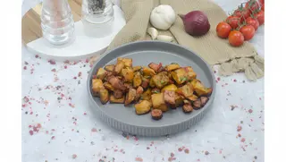 Cartofi nemtesti cu kaizer si carnati 300g