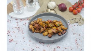 Cartofi nemtesti cu kaizer si carnati 300g