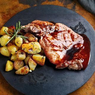 Свинска вратна пържола на грил