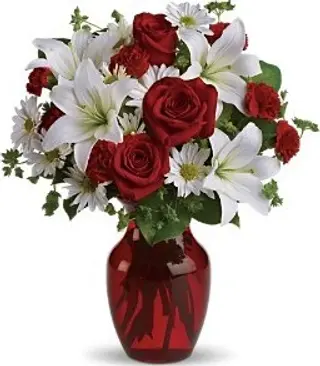 Rose rosse e Lilium bianchi con fiori misti