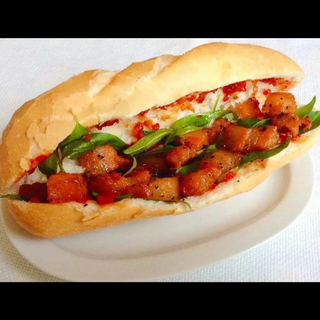 z boczkiem wieprzowym Char siu