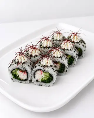 NOMNOM Рол з сурімі та чукою