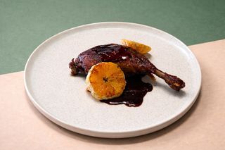 Качина ніжка з мандариновим соусом (250г)