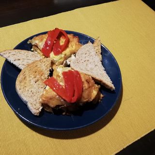 Omleta spaniola cu branza, cartofi, ceapa si ardei gras