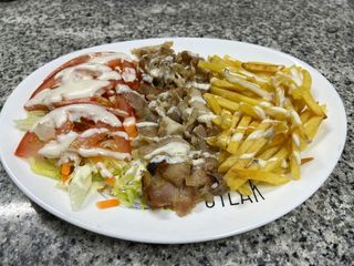 Kebab no Prato com Batata e Salada