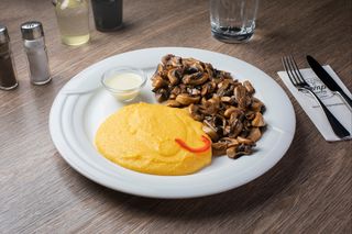 Ciuperci sote cu mămăliguță și usturoi - D