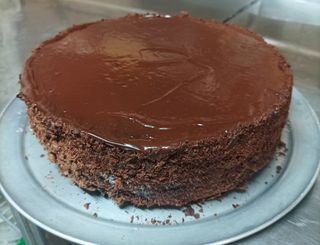 Pastel De Chocolate Entero (Grande) 18-20 porciones aprox.