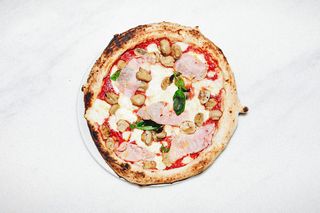 Pizza Cotto e Tris di Funghi (jamón e setas)