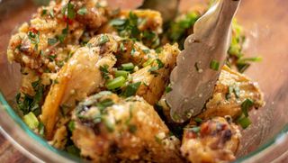 Aripioare la grill cheesy garlic