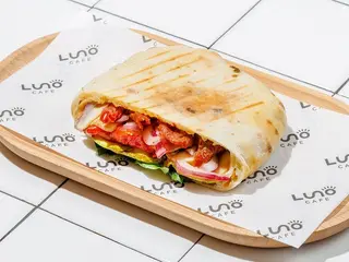 Pita cu Humus si Legume