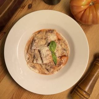 Pacceri con carrilleras de res y vino Negroamaro