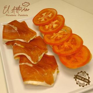Bocadillo Jamon , Tomate Y Aceite De Oliva