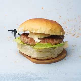 Pljeskavica na kajmaku 300g