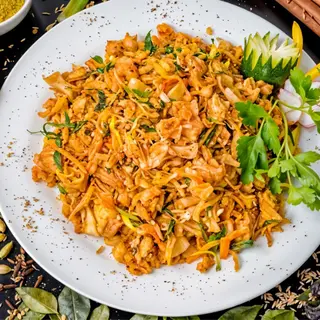 Chicken piadina a pezzetti mescolata con verdura, uova e pollo