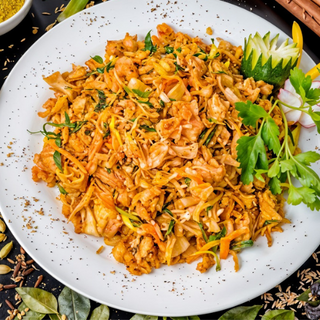 Chicken piadina a pezzetti mescolata con verdura, uova e pollo