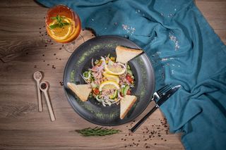 Salată cu ton și capere