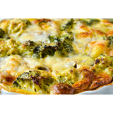 Запечени картофи с броколи, сметана, кашкавал и синьо сирене (380г)