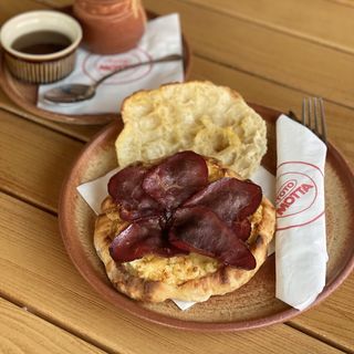 Komplet lepinja sa goveđom pršutom