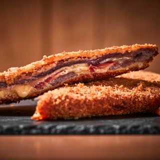 Cachopo Oxley De Pastrami con patatas