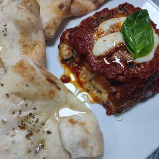 Parmigiana  Y Focaccia