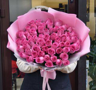 Bukiet z  50 różowych róż