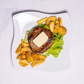 Biftek "Crna kraljica" s kroketima