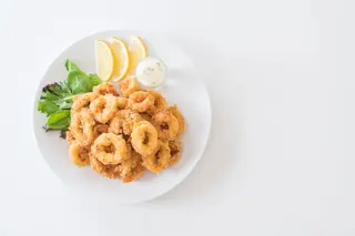 Calamares de chipirón con salsa alioli