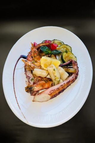 Platou fructe de mare si legume la gratar