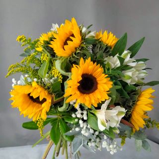 Ramo variado con girasoles