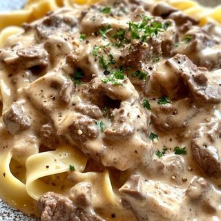 TAGLIATELLE AL PUNTO DE SOLOMILLO