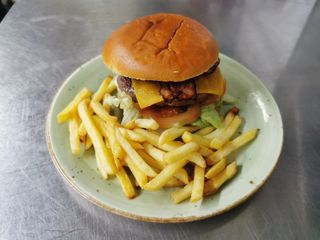 Hamburguesa Crispy Con Bebida