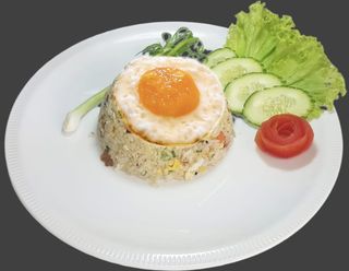 Khao pad mu o gai e khai daow