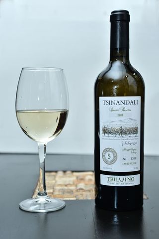 წინანდალი -სპეციალური მარაგი, (თეთრი მშრალი)-0.75ლტ