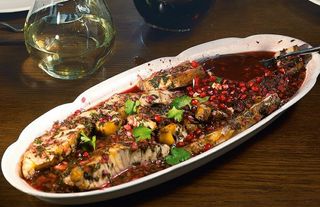 კალმახი ბროწეულის სოუსით