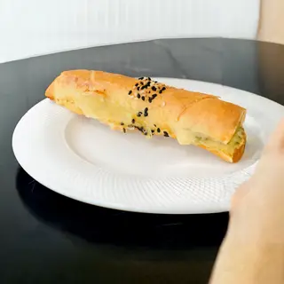 Борек с сыром и зеленью (150г)