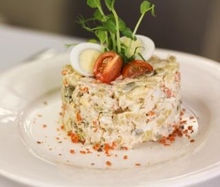 Олів`є з ковбасою (150г)